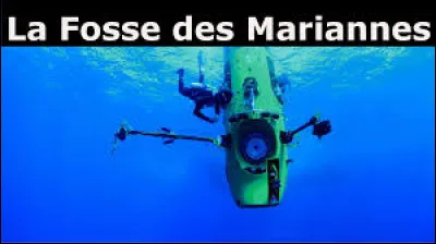 Selon les relevés, quel est le point le plus bas de la fosse des Mariannes ?