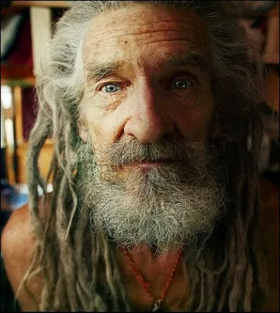 &Eacute;vang&eacute;lisa l�Asie Mineure, mort lapid&eacute; et crucifi&eacute; la t&ecirc;te en bas en Phrygie. Qui est-il ?