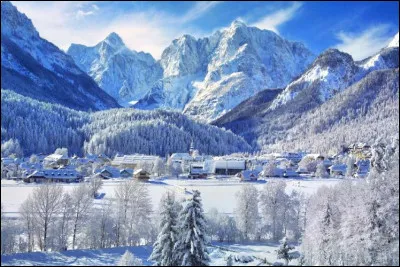 Dans quelle ancienne république de Yougoslavie peut-on skier sur les pistes de Kranjska Gora ?