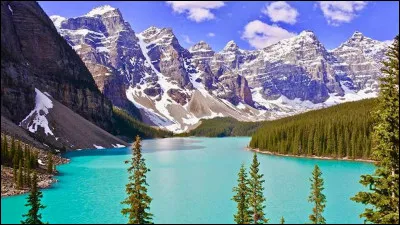 Dans quel pays du continent américain peut-on skier sur les pistes de Lake Louise ?