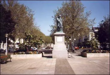 La place du 11 Novembre. A quoi vous fait penser le 11 Novembre ?