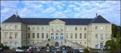 Ville de l'ancienne région Poitou-Charentes, Loudun se situe ...