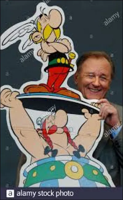 Dans quel album voit-on Ast&eacute;rix debout sur un bouclier, port&eacute; par Ob&eacute;lix ?
