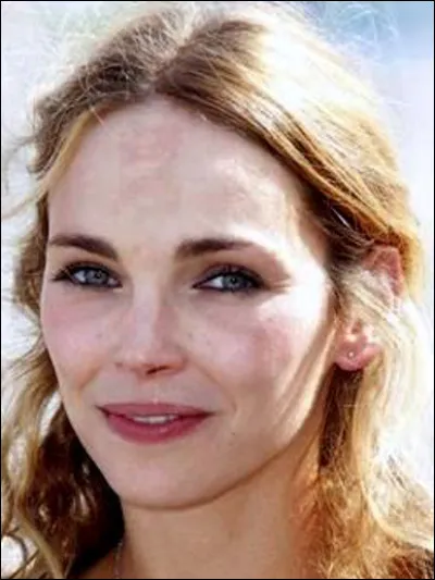 Qui est cette Claire, chanteuse et actrice française ?