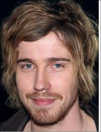 Qui est ce Julien, chanteur français ?