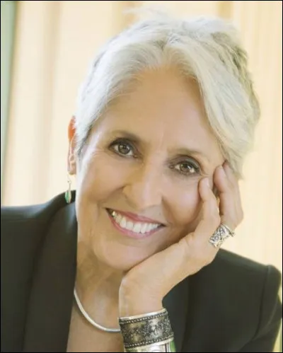 Qui est cette Joan, chanteuse militante américaine, surnommée "la reine du folk" ?