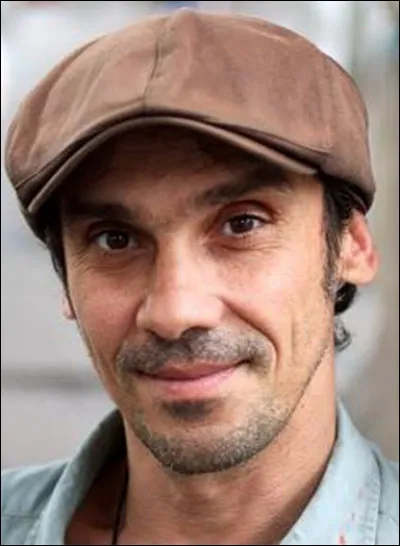 Qui est ce Manu, chanteur français d'origine espagnole ?