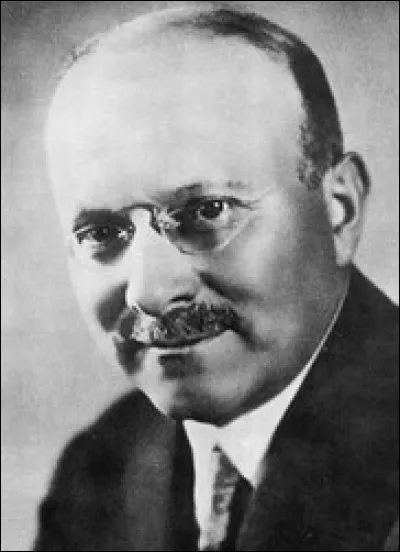 Quel est le prénom de Citroën, cet industriel innovant qui a débuté dans les engrenages et a marqué l'industrie automobile française ?