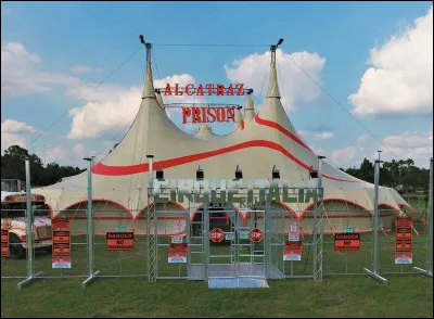 Dans quelle ville la première représentation de cirque a-t-elle eu lieu ?