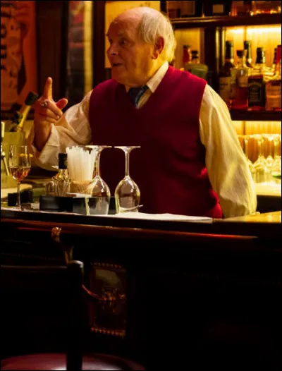 Le personnage de Jean-François Stévenin est...