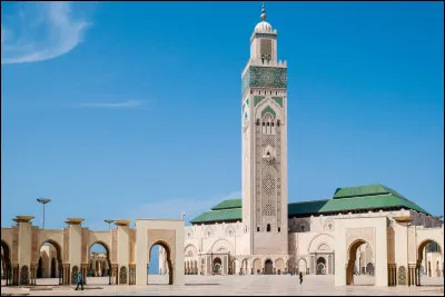 À quelle ville correspond cette mosquée dans l'image ?