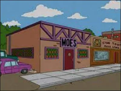 Quel est le nom de famille de Moe, le patron de la taverne éponyme ?