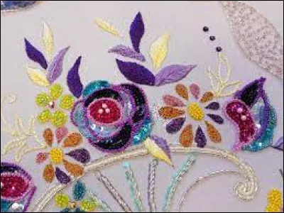 La broderie perlée (sur l'image) et les émaux font la renommée de deux villes située dans le département ...