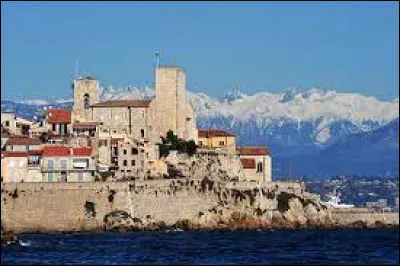Antibes : pour quel festival la ville d'Antibes est-elle connue ?