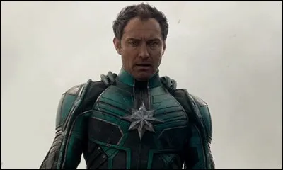 Dans ''Captain Marvel'', quel est le nom du personnage interprété par Jude Law ?