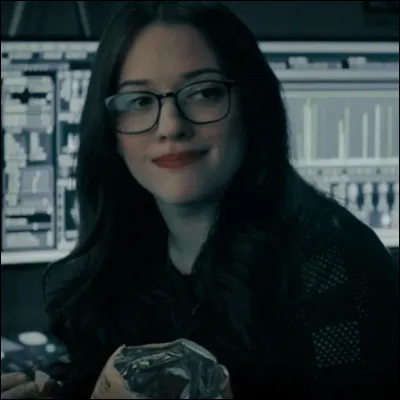 Qui interprète le personnage de Darcy Lewis ?