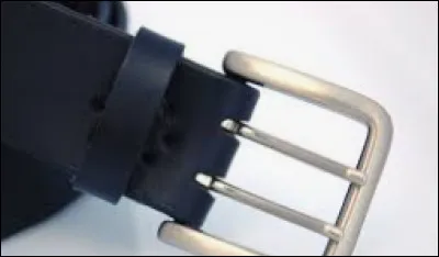 Comment s'appelle la boucle de la ceinture ?