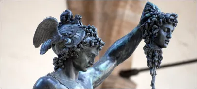 Soutenu par les dieux, qui a pour mission de tuer Méduse ?