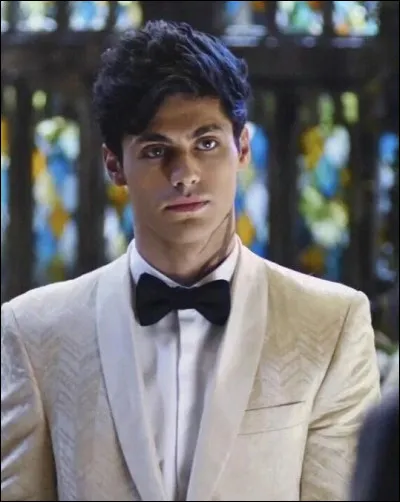 Avec qui Alec se marie-t-il au début de la série ?