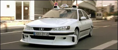 Qui est le réalisateur du film "Taxi" ?