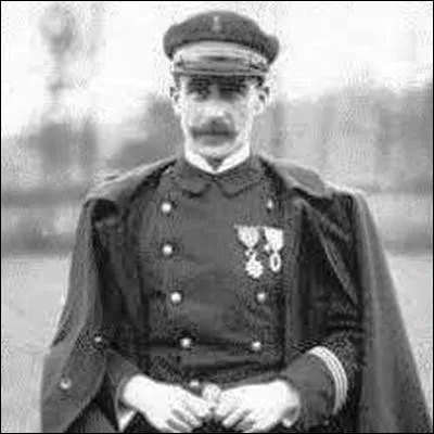 Quelle activit&eacute; sportive ext&eacute;rieure est aussi appel&eacute;e h&eacute;bertisme a&eacute;rien au Canada ?