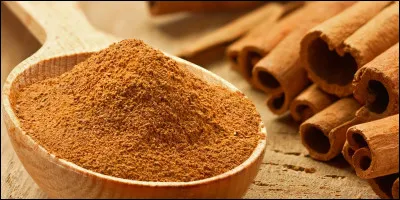 C'est une des épices typiques de Noël. Elle parfume les petits sablés et le vin chaud.