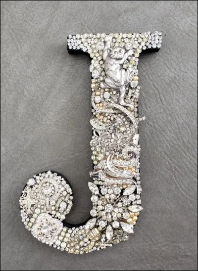 Jobert : dans quel film Marlène Jobert partage-t-elle l'affiche avec Jean Yanne ?