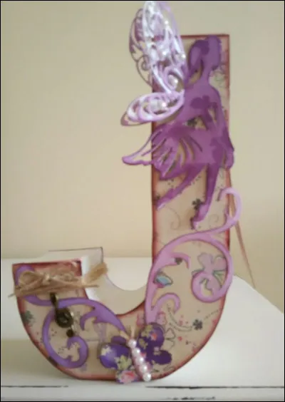 Julien Lepers : C'était aussi un auteur compositeur, quel était son instrument de prédilection ?