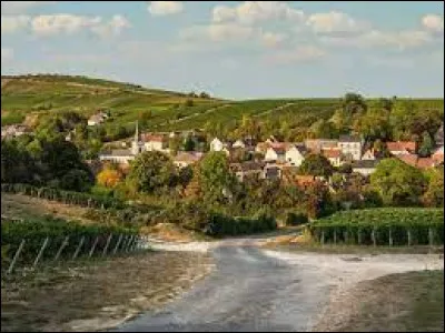 Village de l'arrondissement de Bourges, Bué se situe dans le département ...