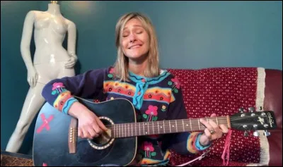 Qui est cette jeune chanteuse iconoclaste d'origine lituanienne ?