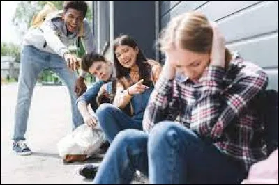 Est-ce que tu harcèles tes camarades de classe ?