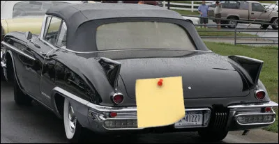 Et Dieu remarqua : "Enfin un(e) [...] qui ne fait pas déborder les vases !" [Complétez grâce à l'image]