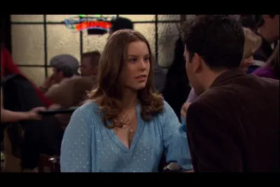 Dans quel pays part Victoria pour sa bourse de pâtisserie ?