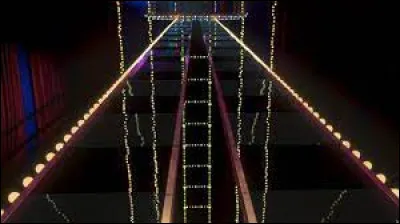 Lors de l'épreuve des dalles il faut d'abord sauter sur celle...