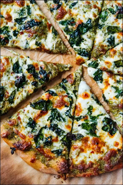 Quelle partie de la pizza manges-tu en premier ?