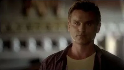 Quel est le prénom de l'oncle de Stefan et Damon ?