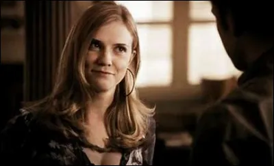 Comment s'appelle la tante d'Elena ?