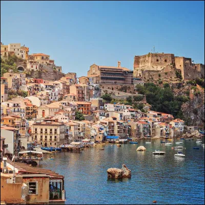 Dans quel pays trouve-t-on la ville de Varsovie ?