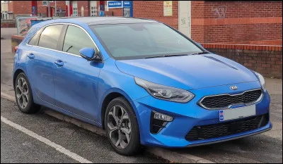 Quel est ce modèle, une berline compacte produite par le constructeur sud-coréen Kia depuis 2018 ?