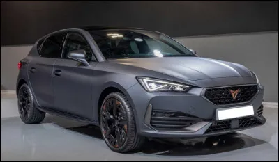 Quel est ce modèle, une berline compacte produite par le constructeur espagnol Cupra depuis 2020 ?