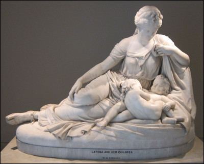 Dans la mythologie grecque, qui est la sœur jumelle d'Apollon ?