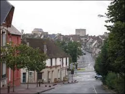 Ville francilienne, à la limite de l'Eure-et-Loir, Houdan se situe dans le département ...