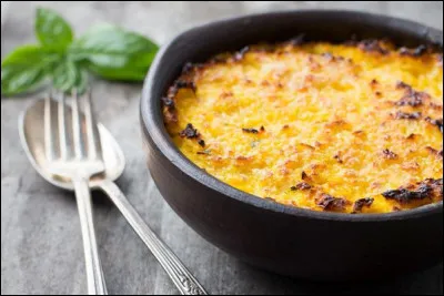 Quelle plante aromatique entre dans la composition du pastel de choclo ?