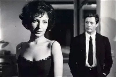 Quel est le thème central du film "La nuit'' sorti en 1961 avec Monicca Vitti dans le rôle de la fille d'un milliardaire romain ?