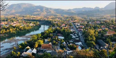 Quelle est l'intruse parmi ces villes ?