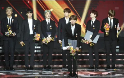 Lors de la remise des prix lors des Korean Popular Culture & Arts Awards 2018, quelle distinction ont reçu les BTS ?