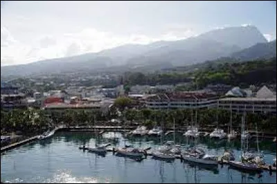 Papeete se situe en Guyane.