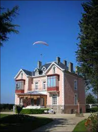 Quel célèbre couturier a son musée à Granville ?