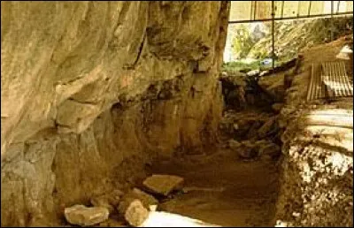 Quel est le nom de cet abri que l'on peut voir à Angles-sur-l'Anglin ?