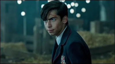 Umbrella Academy : Dans la saison 1, depuis environ combien d'années N°5 a disparu ?